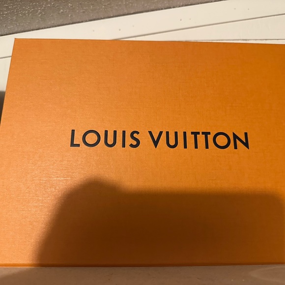 Louis Vuitton Lime Green Crossbody - Picture 2 of 9